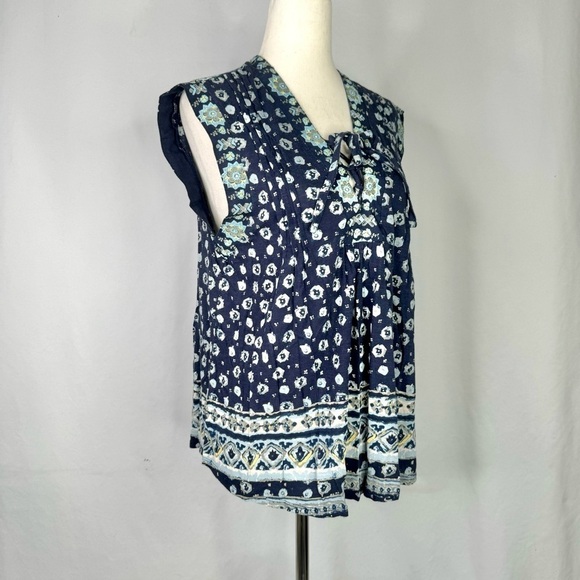 Lucky Brand floral swing top navy with sky blue flowers lace front pintucks M - Picture 10 of 10
